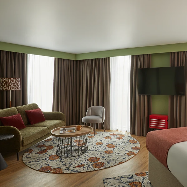 Hotel_Indigo_Coventry_VeerleEvens_Suite_Ulster_Carpets_Custom_Design.png